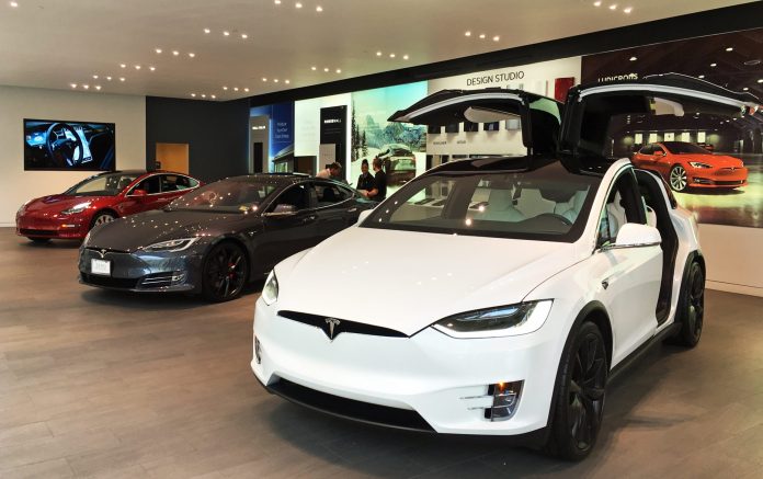 Tesla_electric_cars_lineup_DCA_08_2018_0282-scaled-1
