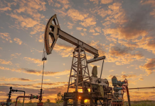 US Oil Prices Hover at Multi-Week High as Iran Conflict Keeps Global Supply Tight