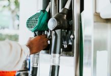 India’s Oil Import Costs Fall; Fuel Price Reductions Not Expected